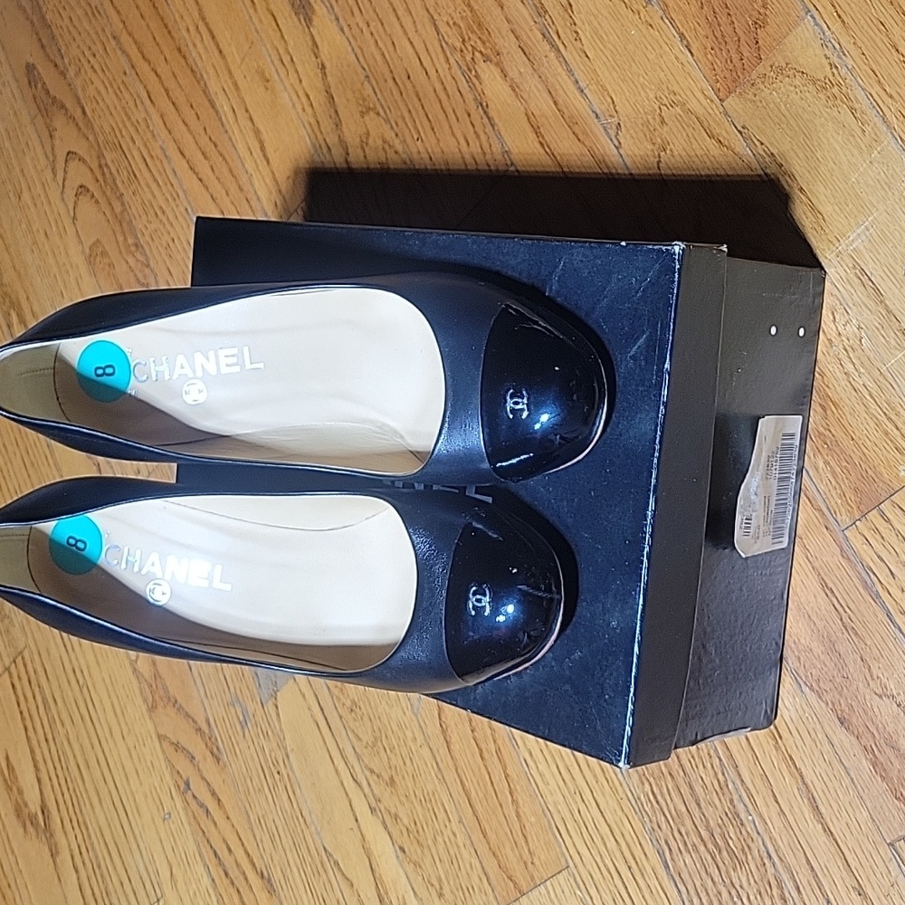 Chanel cap toe pumps in black size 38